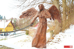 diabel-kuszenie-rzezba-Giebultow-Mirsk-2026-1