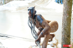 diabel-kuszenie-rzezba-Giebultow-Mirsk-2026-3