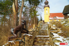 diabel-kuszenie-rzezba-Giebultow-Mirsk-2026-8