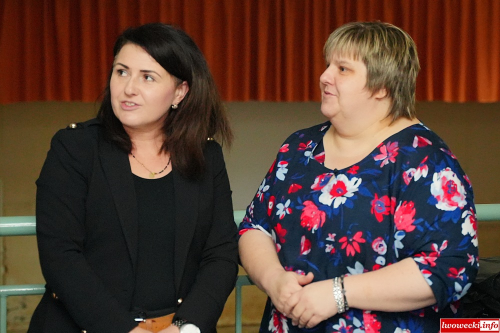 Wicedyrektor Izabela Michalczewska i Magdalena Borkowska Dyrektor Zespołu Szkół we Wleniu.