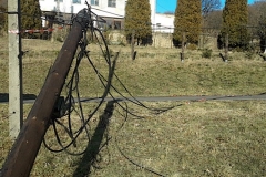 modrzewie-kable-telekomunikacyjne-leżą-na-ulicy-2019-11