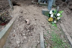 Rozkopany grób na cmentarzu w Lwówku Śląskim 05