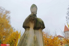 pomnik-papieza-Jana-Pawla-II-w-Lwowku-Slaskim-3