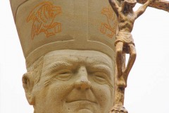 pomnik-papieza-Jana-Pawla-II-w-Lwowku-Slaskim-7
