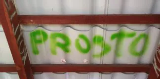 Skąd się biorą bohomazy na przystankach?
