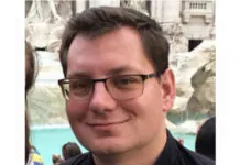 Ksiądz napisał powieść fantasy żeby uratować życie dziewięciolatka
