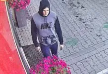 Kim jest mężczyzna widoczny na zdjęciu?