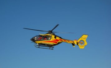 Ciągnik przygniótł mężczyznę. Śmigłowiec zabrał go do szpitala