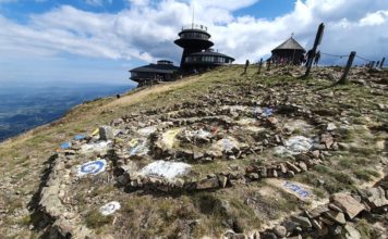Śnieżka: Skandaliczne zachowanie turystów. Wandale poszukiwani