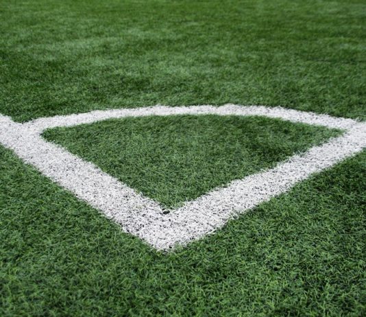 Będzie nowa, bezpieczna nawierzchnia na przyszkolnym boisku