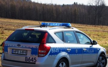 Jechała slalomem. Tych, co ją zatrzymali obwiniła o próbę gwałtu i uciekła radiowóz patrol policji