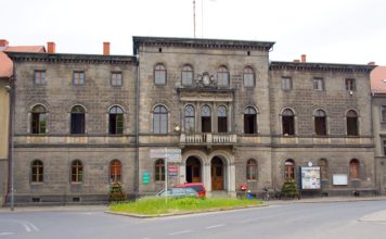 Urzędy mają przywrócić bezpośrednią obsługę obywateli