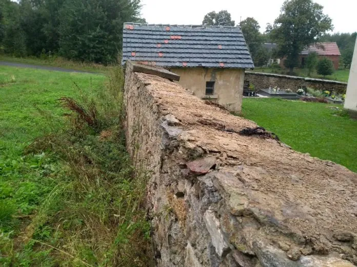 Płyty z piaskowca Popielówek cmentarz 3