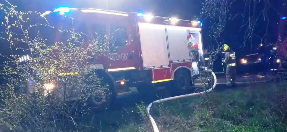 Pożar budynku w Rząsinach fot OSP Ubocze 1