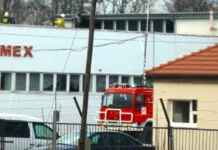 Strażacy dogaszają pogorzelisko