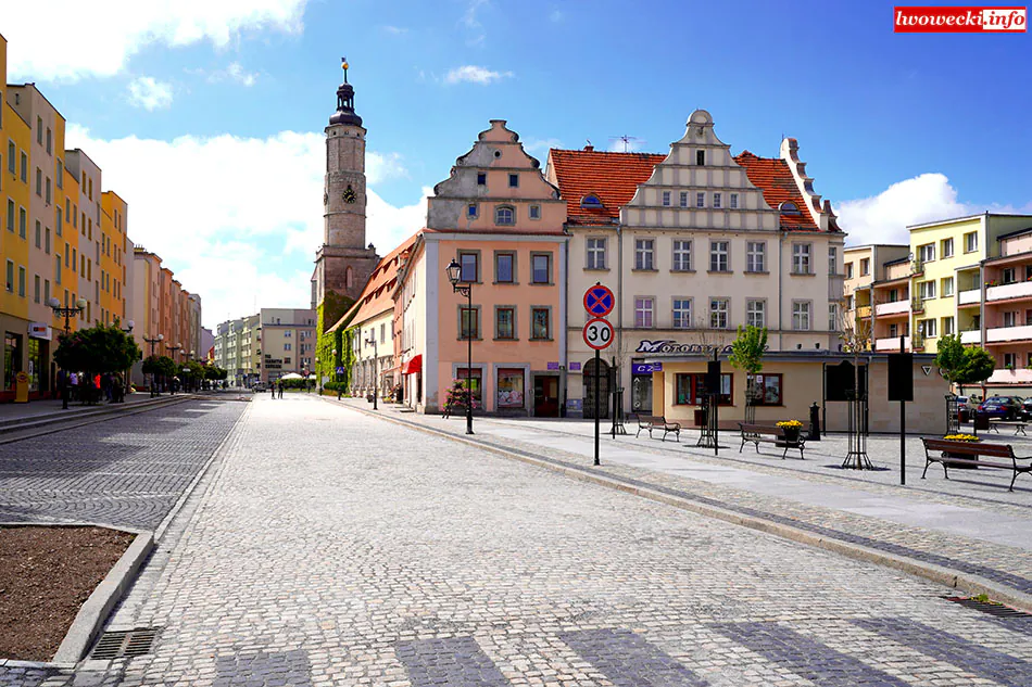 Lwowek Slaski rynek ratusz informacja turystyczna