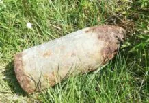 Stary pocisk artyleryjski znaleziony w czasie akcji sprzątania świata niewybuch