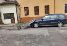 Znaki przewróciły się na samochód
