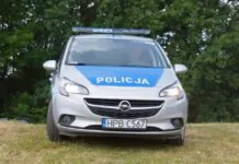 Ukradli piaskowcowe płyty z cmentarza. Zajmie się nimi sąd