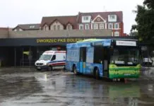 Autobus potrącił nastolatkę, dziewczyna trafiła do szpitala
