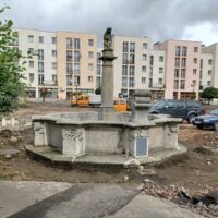 Czy uszkodzono fontannę z lwem?