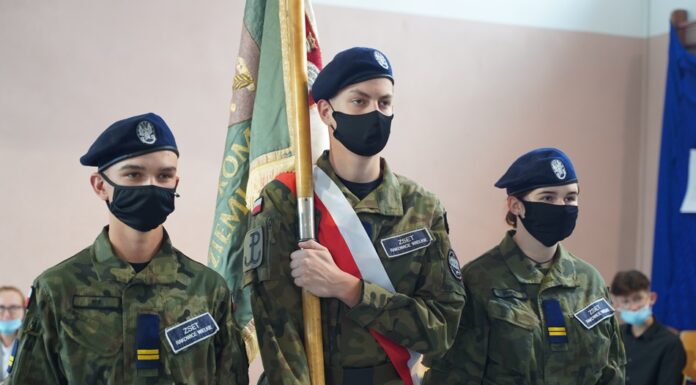 Uroczyście rozpoczęli nowy rok szkolny