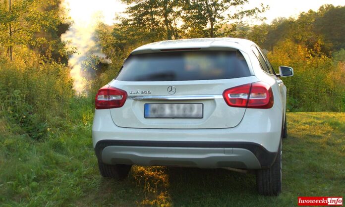 mercedes jesień samochód