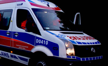 Pieszy wpadł pod samochód