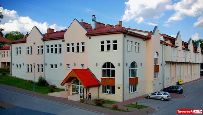 hala sportowa przy szkole podstawowej nr 2 w Lwówku Śląskim