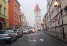 Interwencja policji i pogotowia na Orzeszkowej. Mężczyzna trafił do szpitala