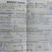 Uchodźcy przekroczyli prędkość. Czy powinni zapłacić surowy mandat?