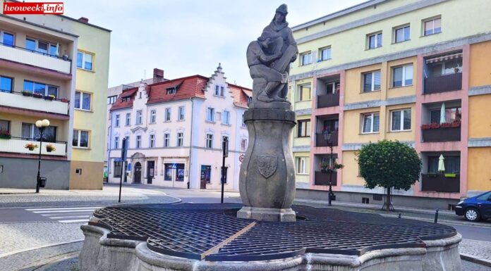 Fontanna Sukienników w Lwówku Śląskim 1
