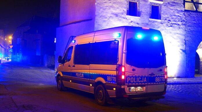 Czekał na przystanku. Podjechał radiowóz. Grozi mu do 3 lat.