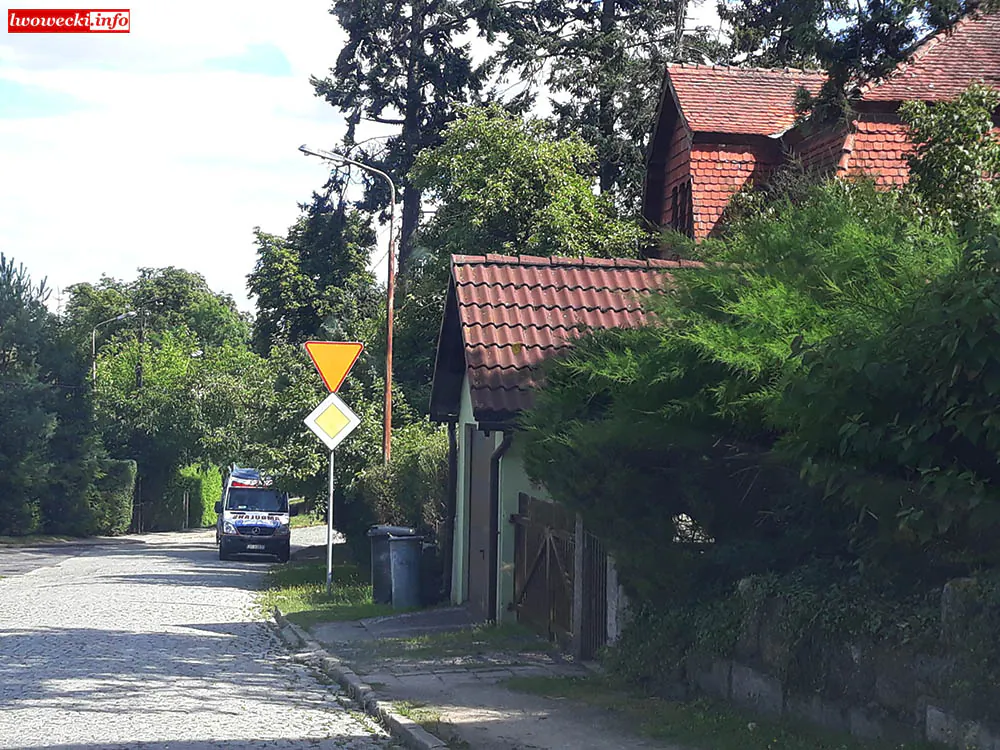 absurd drogowy w Lwówku Śląskim