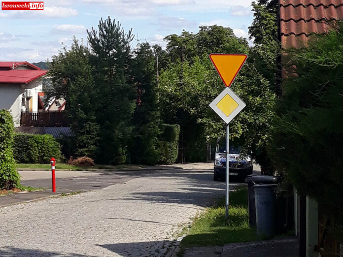 absurd drogowy w Lwówku Śląskim