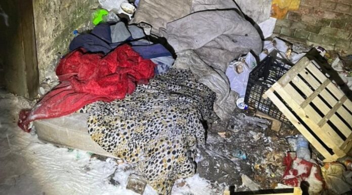 Lwóweccy policjanci sprawdzają pustostany