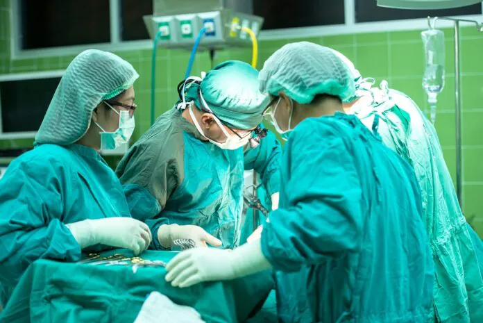 szpital operacja lekarz