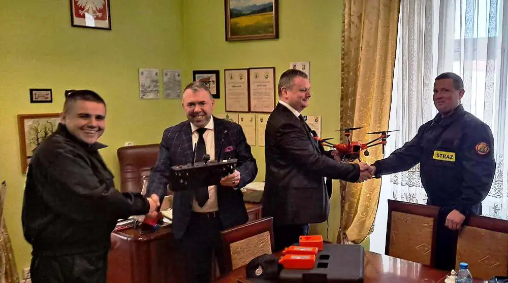 Dron już oficjalnie trafił w ręce strażaków 2 Lubomierz urzad dron YUNEEC H520E straz 2
