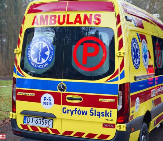 Nieprzytomny mężczyzna na dworcu