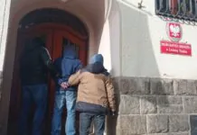 Bili i przypalali żelazkiem. Dwóch mężczyzn zostało już zatrzymanych