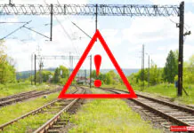 Rębiszów tory przejazd ostzreżenie pociąg