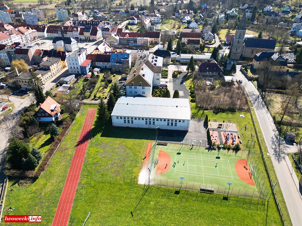 Wleń szkoła przedszkole boisko