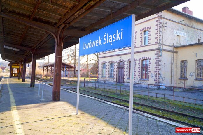dworzec stacja Lwówek Śląski