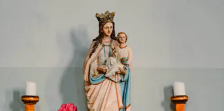 kapliczka matka boska kościół
