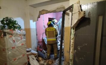 W mieszkaniu wybuchł piec. Dwie osoby poszkodowane