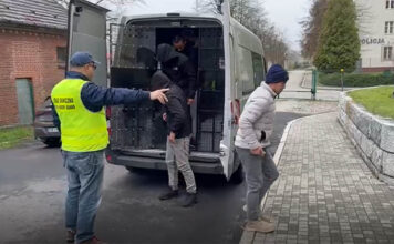 Dowieźli migrantów i już liczyli zarobione pieniądze
