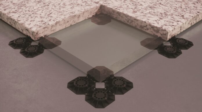 Jak naprawić odpadające płytki na balkonie lub tarasie?