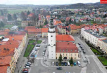 Mirsk rynek ratusz dron