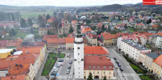 Mirsk rynek ratusz dron