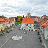 Lubomierz. Uwaga, dziś testy nowych syren Lubomierz rynek ratusz dron